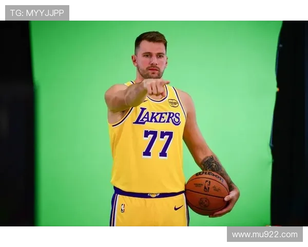 湖人正式迎来新时代雷迪克钦定新核心全面压制东契奇助湖人重夺辉煌